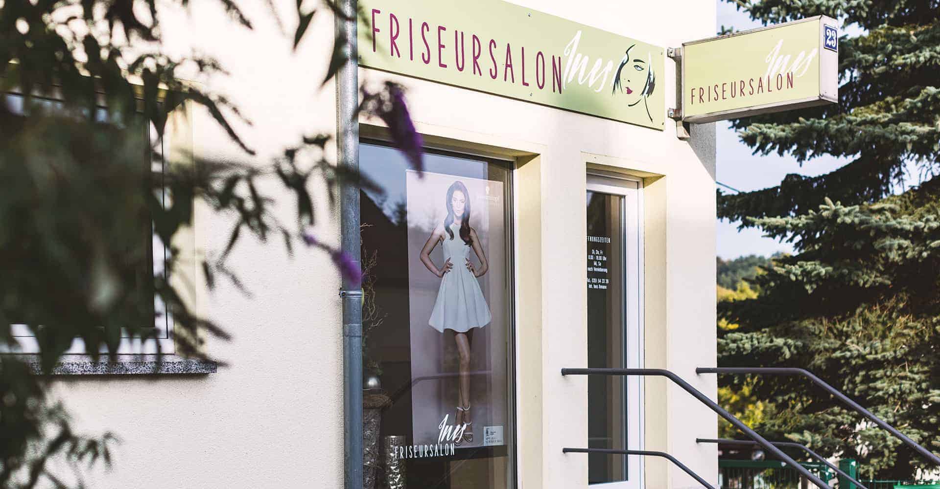 FRISEURSALON INES FREITAL | RELAUNCH FRISEURGESCHÄFT | Relaunch eines Friseur-Geschäftes in Freital. Unsere Herausforderung lag dabei, auf nur 30m² einen optimalen Workflow eines Friseures zu erarbeiten. Dabei spielten die Einbaumöbel der Tischlerei Ihmann eine wesentliche Rolle.