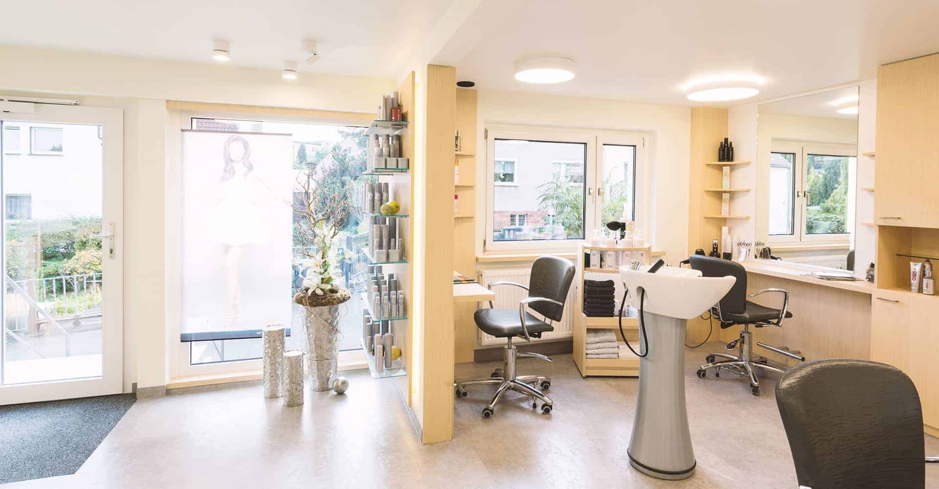 FRISEURSALON INES FREITAL | RELAUNCH FRISEURGESCHÄFT | Relaunch eines Friseur-Geschäftes in Freital. Unsere Herausforderung lag dabei, auf nur 30m² einen optimalen Workflow eines Friseures zu erarbeiten. Dabei spielten die Einbaumöbel der Tischlerei Ihmann eine wesentliche Rolle.