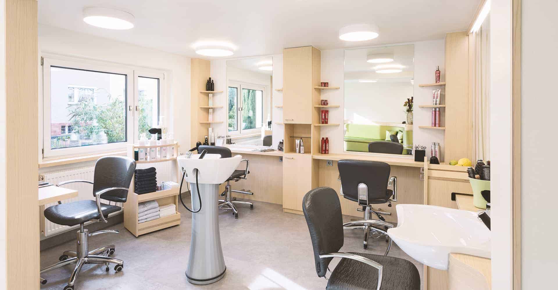 FRISEURSALON INES FREITAL | RELAUNCH FRISEURGESCHÄFT | Relaunch eines Friseur-Geschäftes in Freital. Unsere Herausforderung lag dabei, auf nur 30m² einen optimalen Workflow eines Friseures zu erarbeiten. Dabei spielten die Einbaumöbel der Tischlerei Ihmann eine wesentliche Rolle.