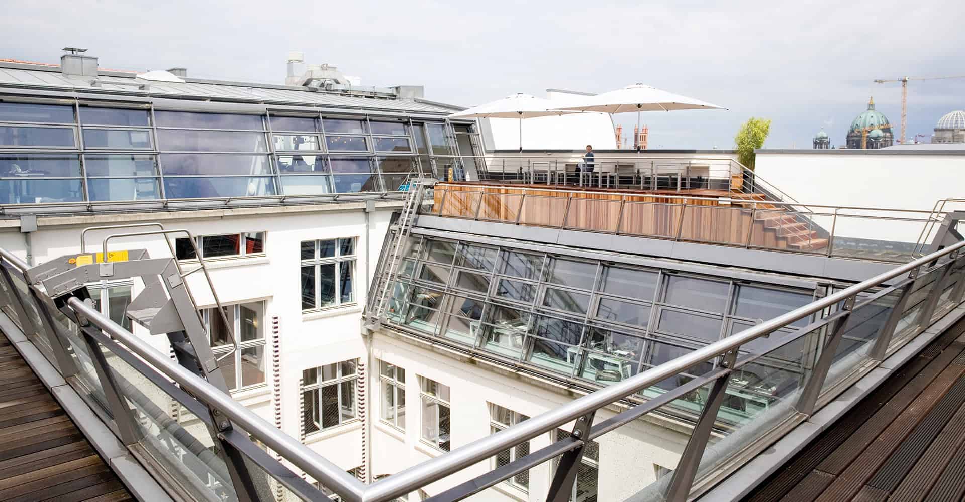 HEADQUARTER MEDNEO GMBH BERLIN | PLANUNG HEADQUARTER | Für den Neubau des Headquarters von medneo wurde von uns das Konzept für die gesamte Büroeinheit auf über zwei Etagen entwickelt.