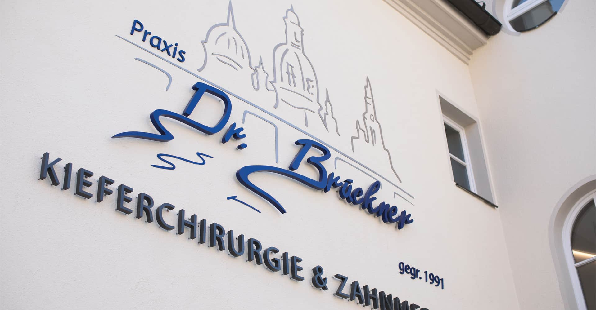 Zahnarztpraxis Brückner Dresden Werbetechnik Leuchtwerbung