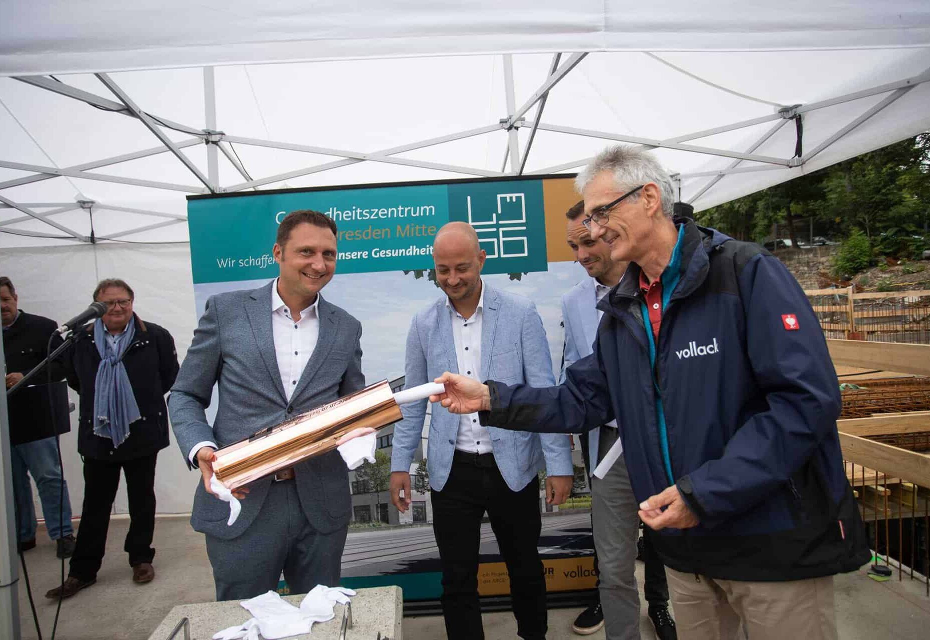 Verlegung Grundstein Gesundheitszentrum Dresden Löbtauer 66