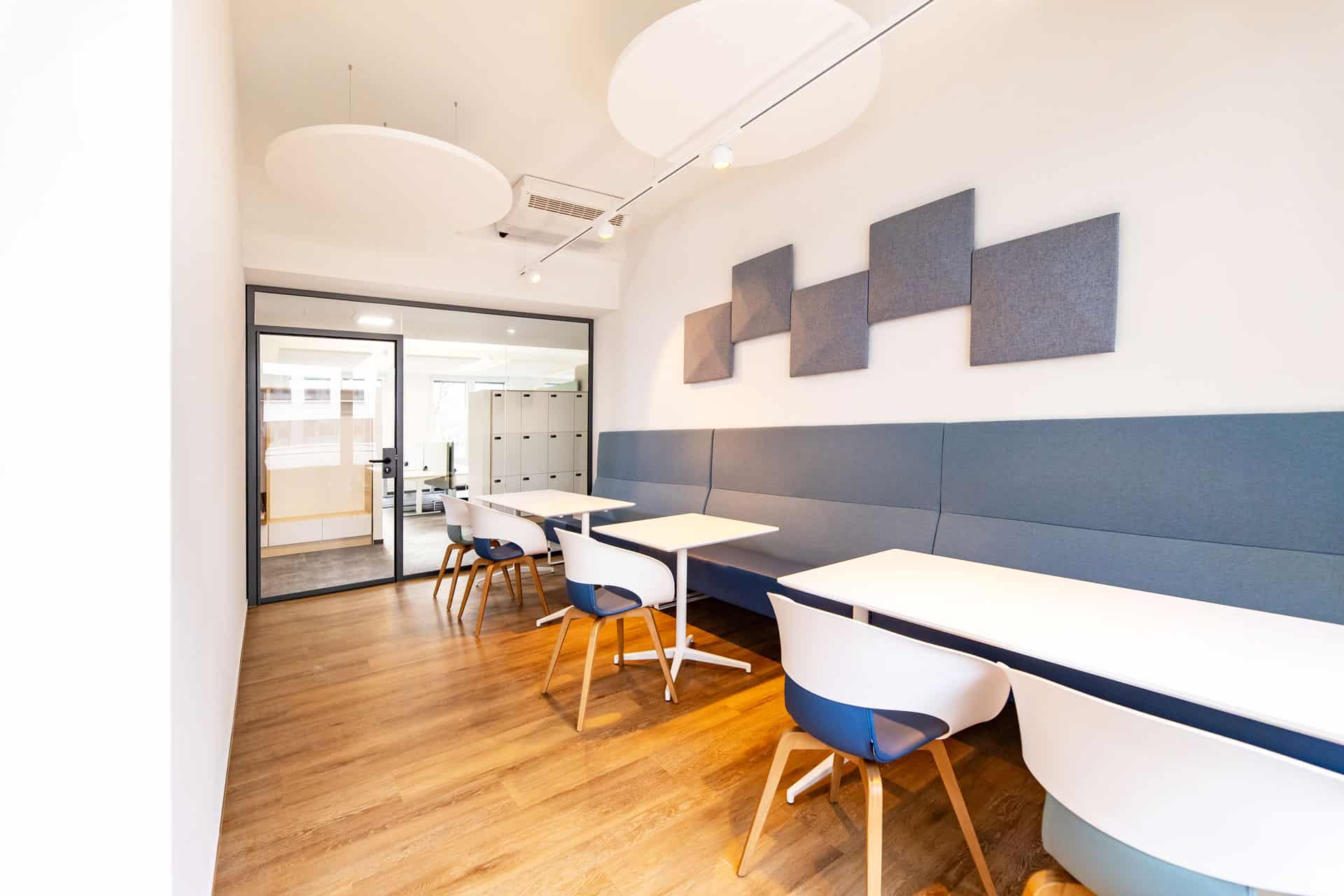 Kadur-Referenz-WTC-DNV-231-1_1920 KADUR Gruppe Büroausbau DNV im WTC Dresden Pausenraum Küche